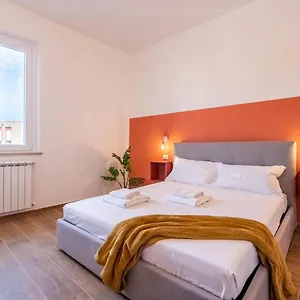 https://tolis-guest.it-tuscanyhotel.com
