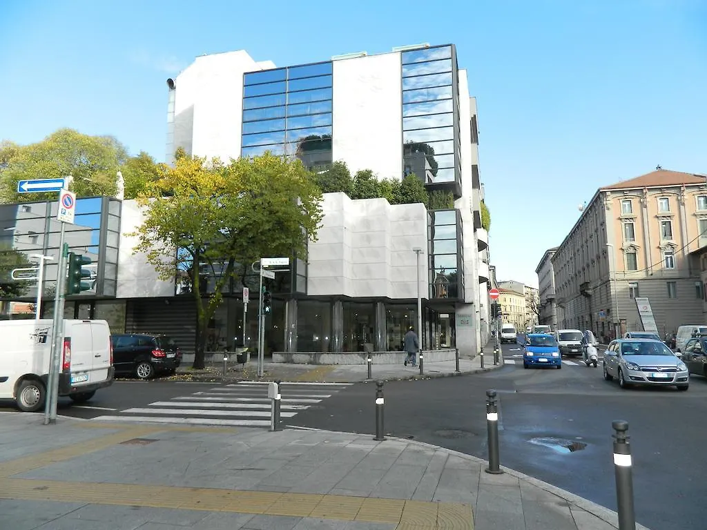 Caravaggio Apartments Bérgamo 2*,  Itália