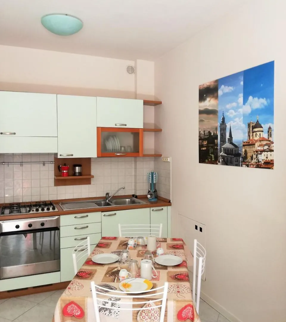 Caravaggio Apartments Bérgamo 2*,